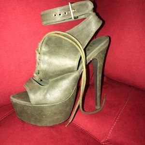 Beautiful platform heels army green